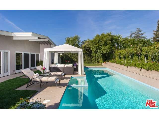 Property Photo: 11533 Dona Dorotea Dr CA 91604