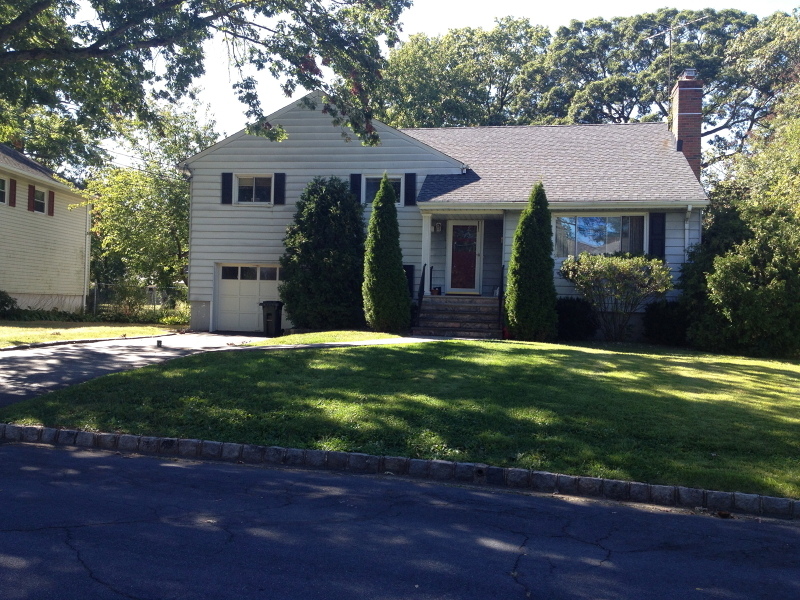 Property Photo:  59 Arlene Ct  NJ 07023 