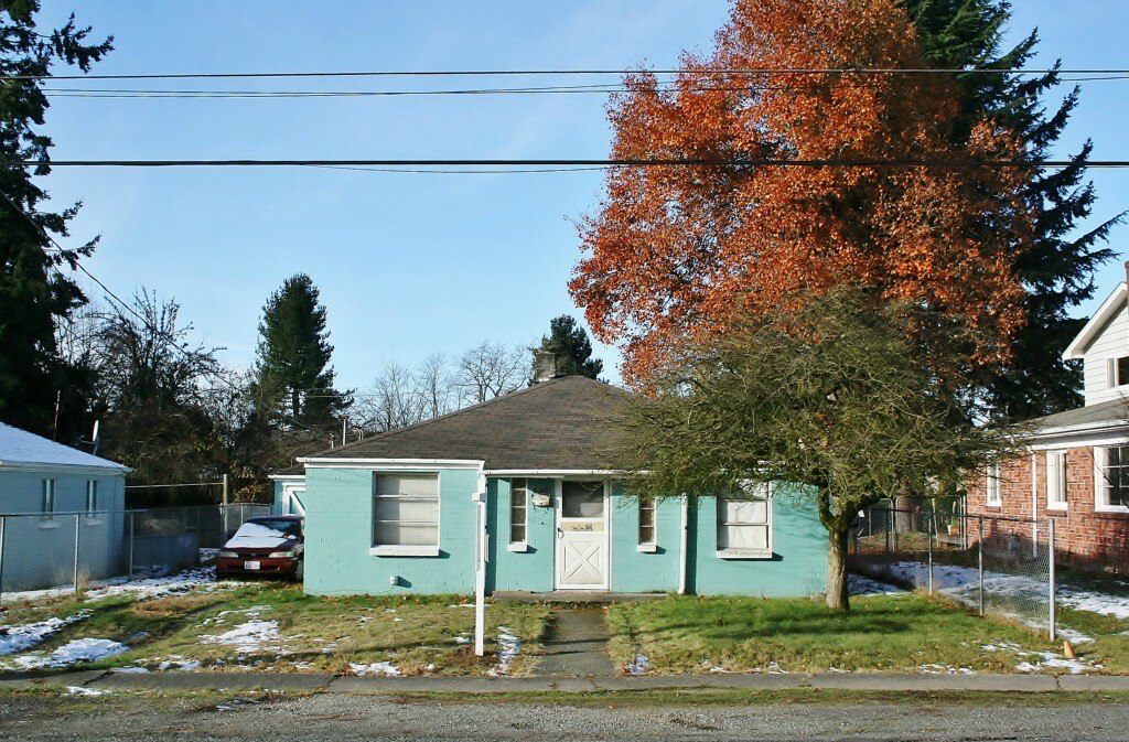 Property Photo:  12235 Dayton Ave N  WA 98133 