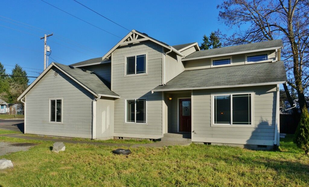 Property Photo: 154 131st St E WA 98445