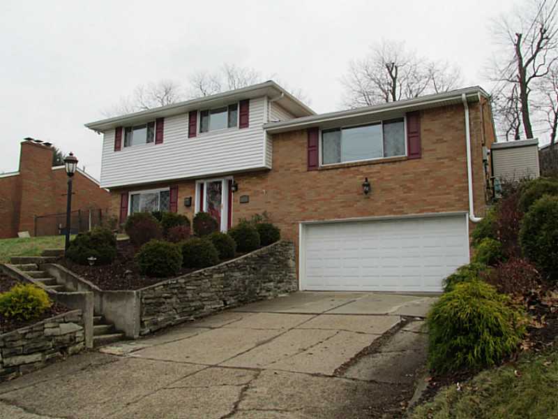 Property Photo:  1679 Forestview Drive  PA 15102 