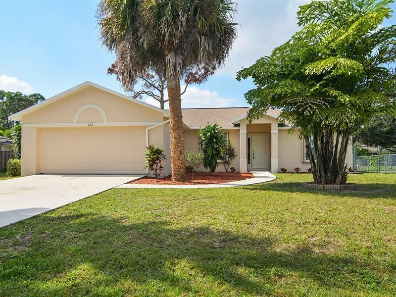 Property Photo:  142 NW Peach Street  FL 34983 