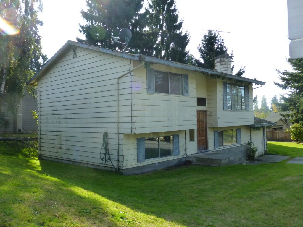 Property Photo:  1420 Fir St  WA 98273 