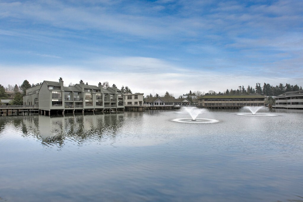 Property Photo:  7 Lake Bellevue Dr 107  WA 98005 