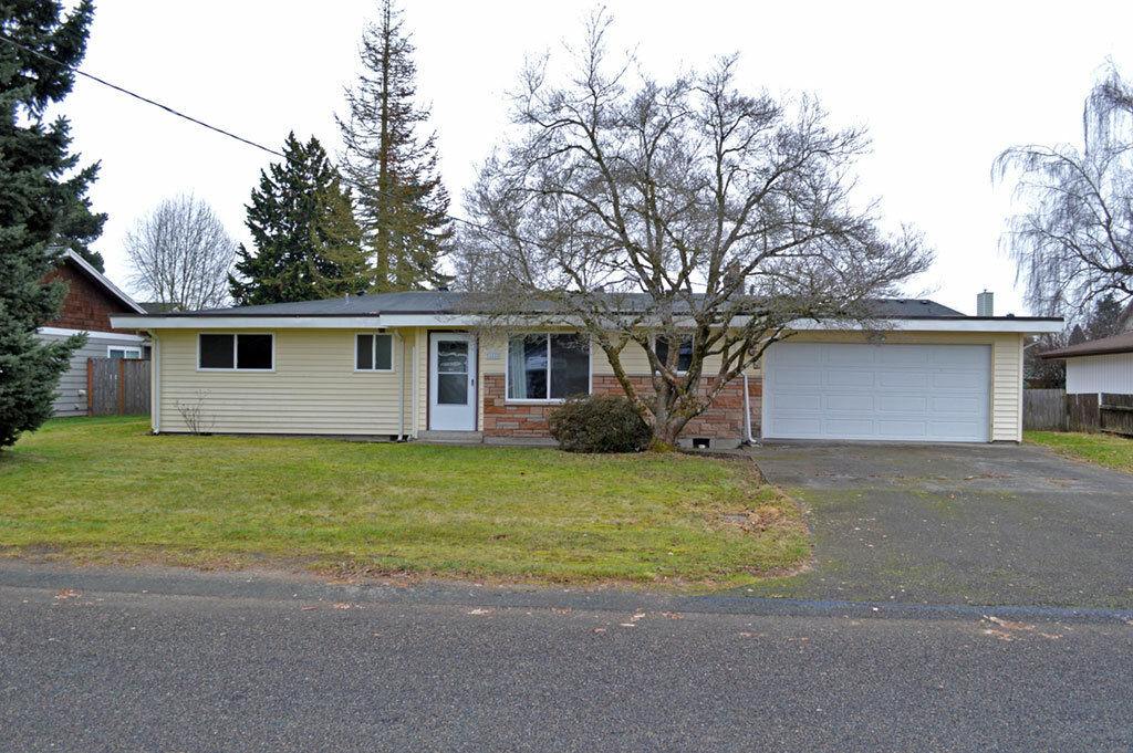 Property Photo:  1618 13th Ave NW  WA 98371 