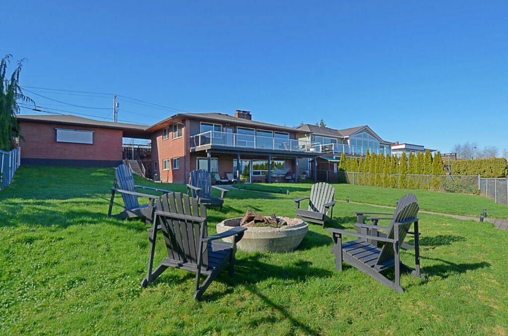 Property Photo:  121 S Davies  WA 98258 