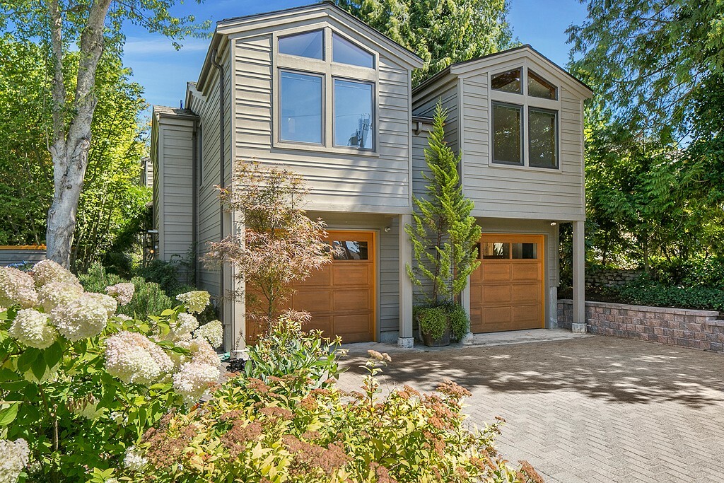 Property Photo: 4208 94th Ave NE WA 98004