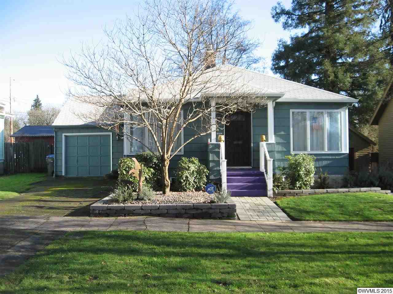 Property Photo:  780 15th St  OR 97301 