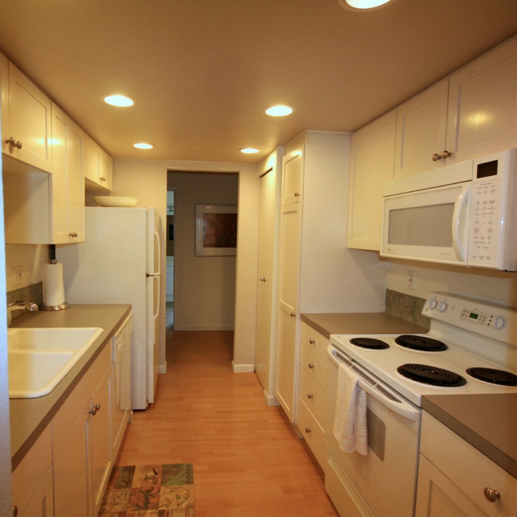 Property Photo: 10401 NE 32nd Place A-102 WA 98004