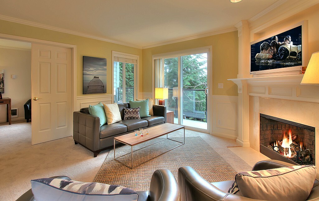 Property Photo: 408 2nd Ave S 203 WA 98033