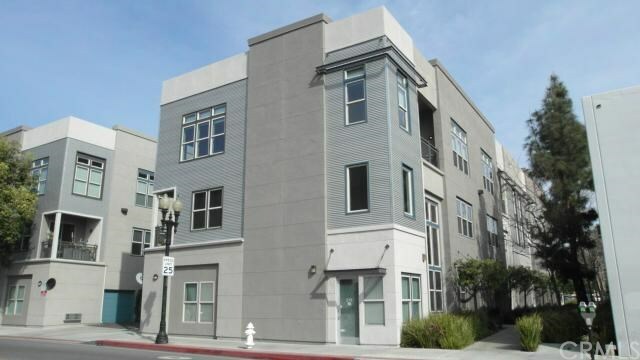 Property Photo:  215 N Bush Street  CA 92701 