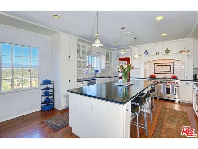 Property Photo: 3617 Homeway Dr CA 90008
