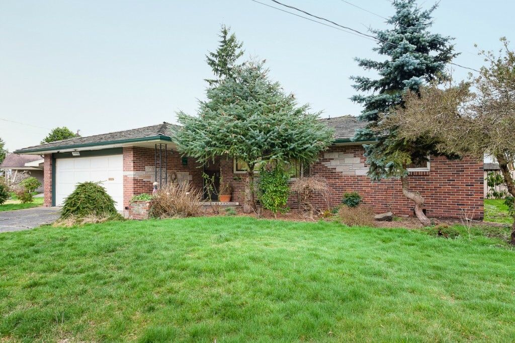 Property Photo:  4841 Alpine Dr  WA 98203 