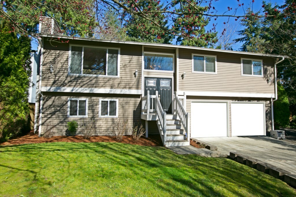 Property Photo:  11624 NE 97th St  WA 98033 