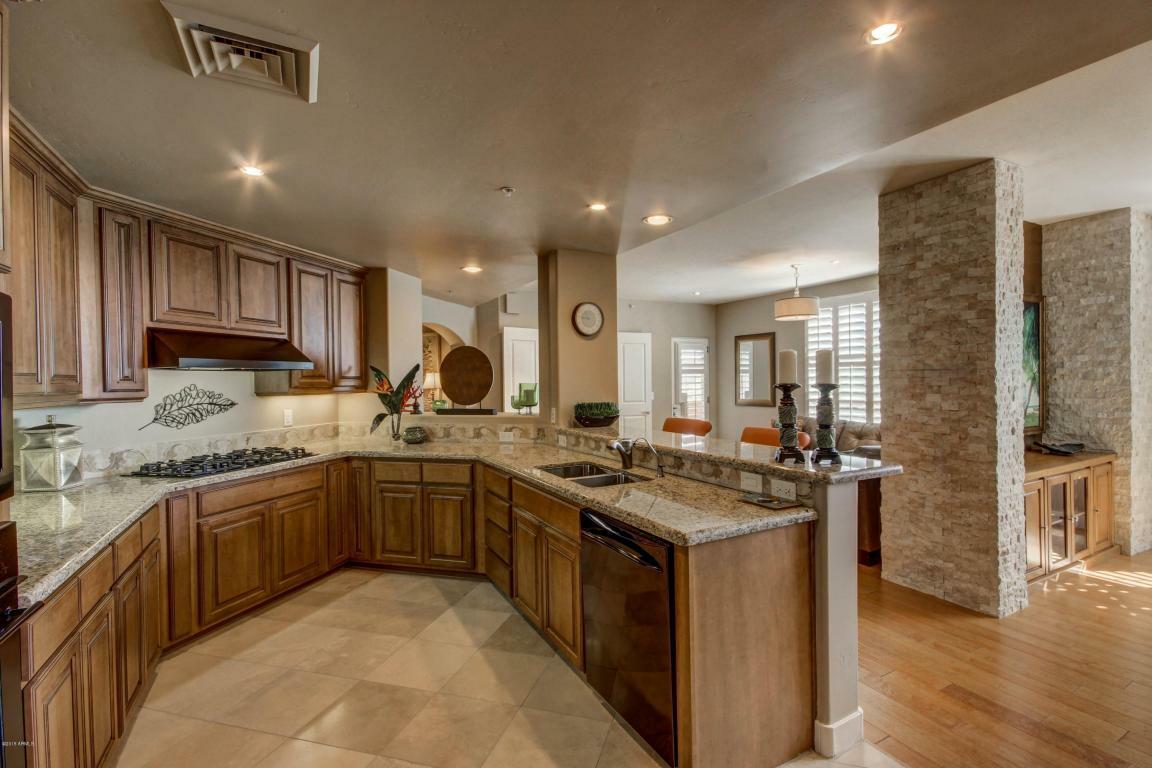 Property Photo: 15802 N 71st Street 306 AZ 85254