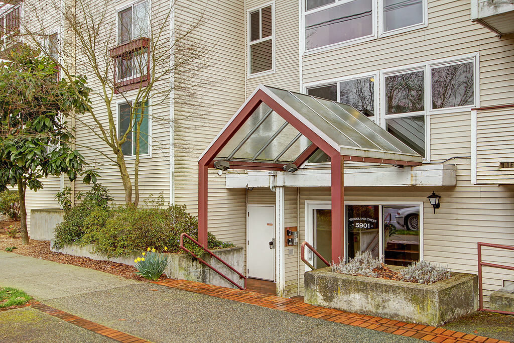 Property Photo:  5901 Phinney Ave N 109  WA 98103 