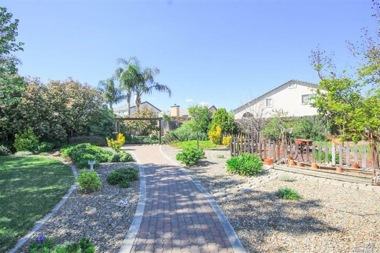 Property Photo: 1042 Topaz Court CA 95687
