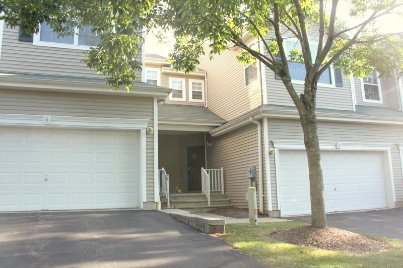 Property Photo:  4 Hickory Ct  NJ 08809 