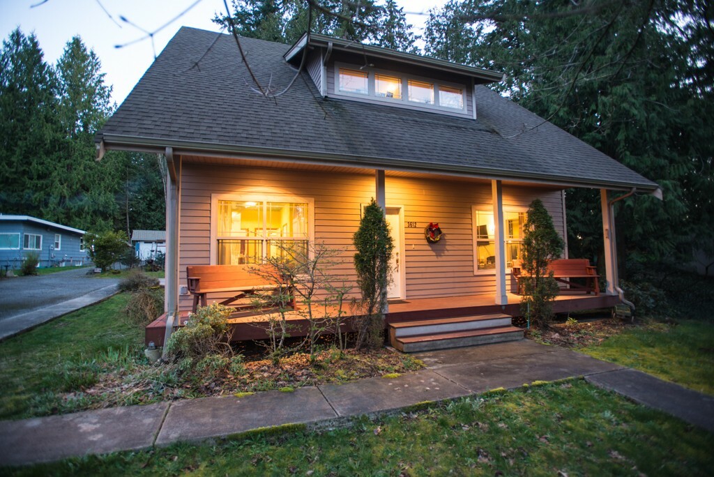 Property Photo: 3612 Lakeway Dr WA 98229