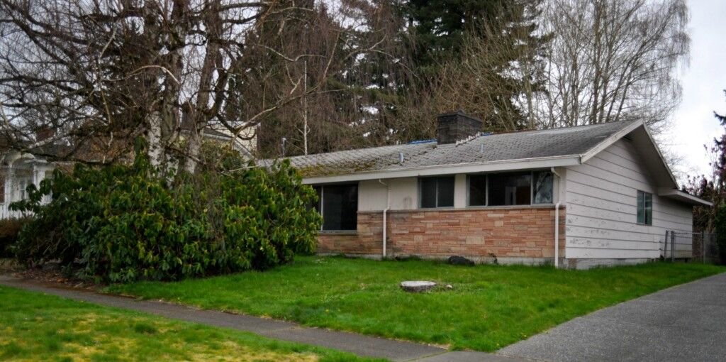 Property Photo:  303 Avenue A  WA 98290 