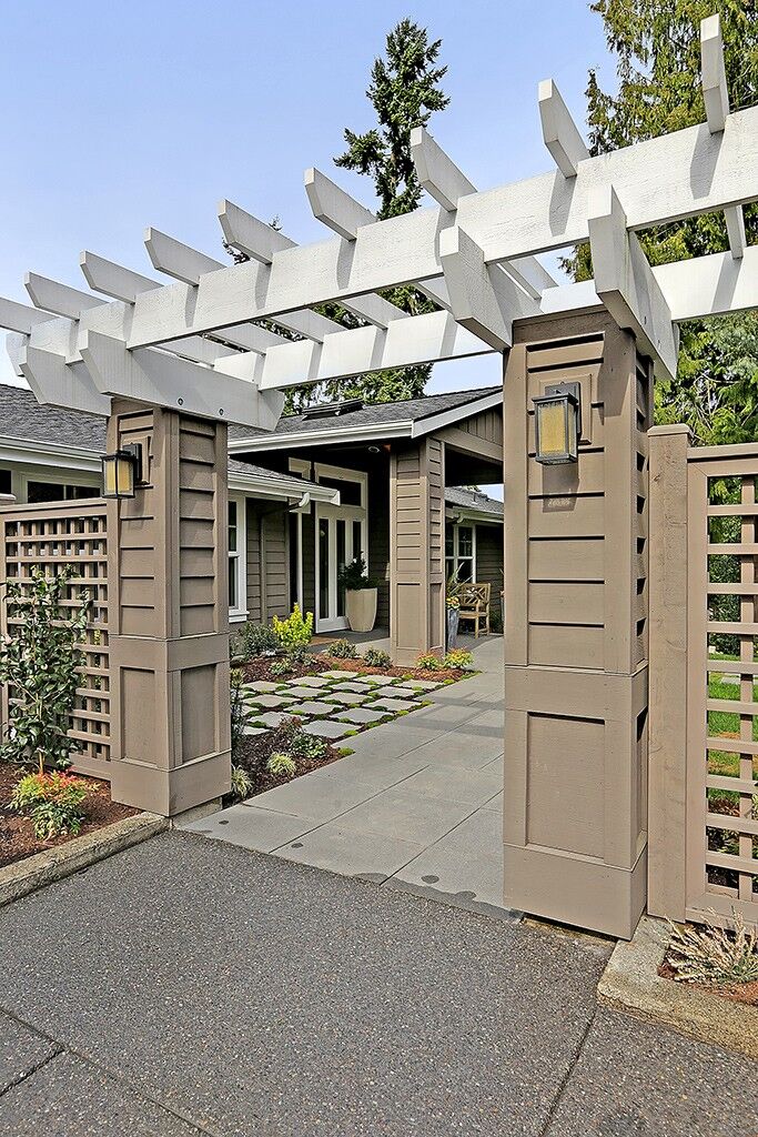 Property Photo: 9640 NE 32nd St WA 98004