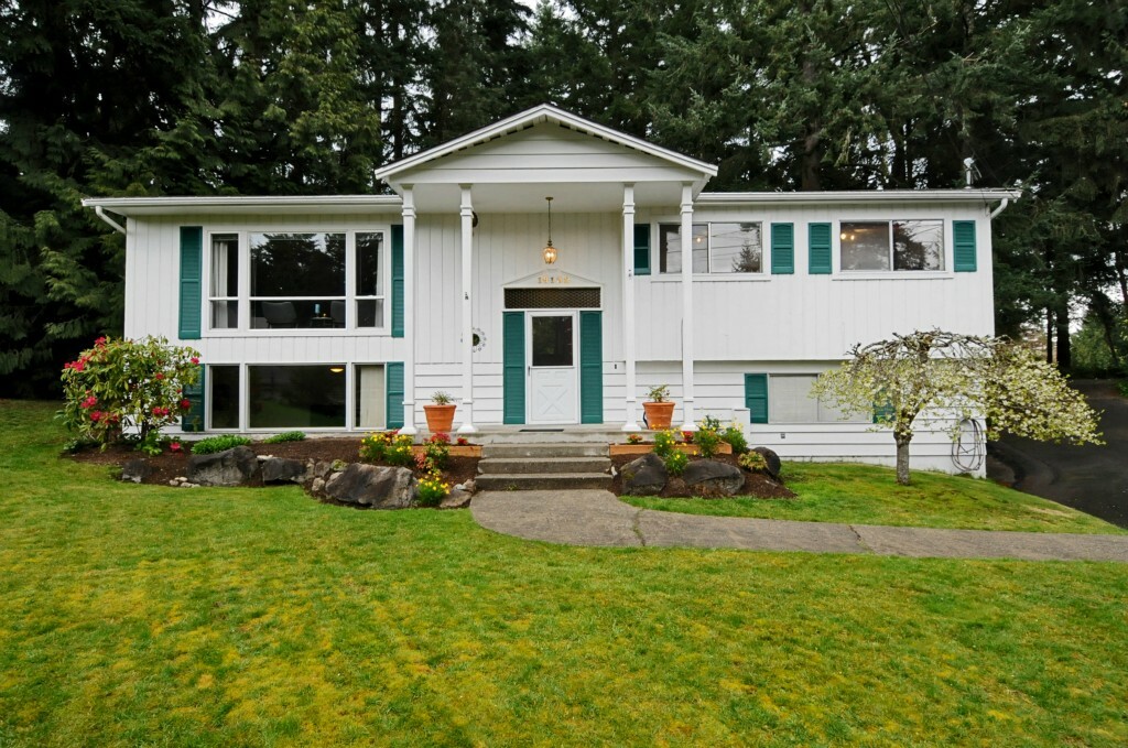 Property Photo:  19132 47th Place NE  WA 98155 