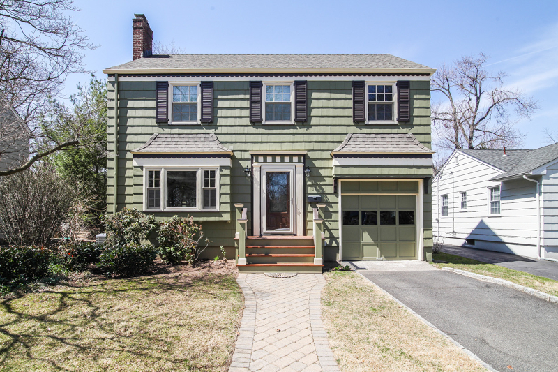 Property Photo: 19 Stonehenge Rd NJ 07043