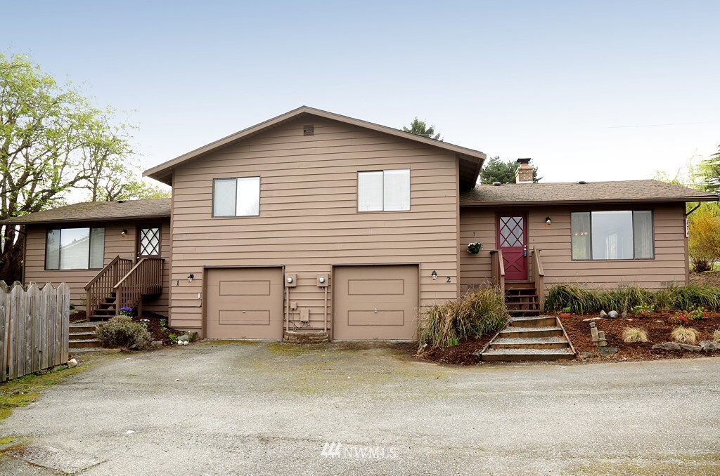Property Photo: 574 Luhn Avenue WA 98260