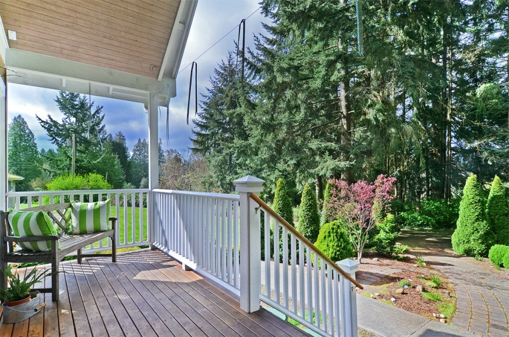 Property Photo:  9564 NE Beach Crest Dr  WA 98110 