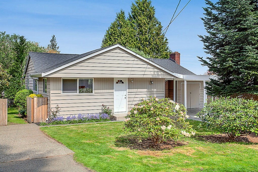 Property Photo:  1912 NE 124th St  WA 98125 