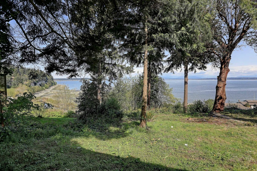 Property Photo:  1267 Country Club Dr  WA 98282 