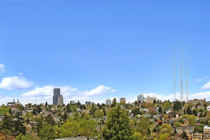 Property Photo: 3312 E Howell St WA 98122