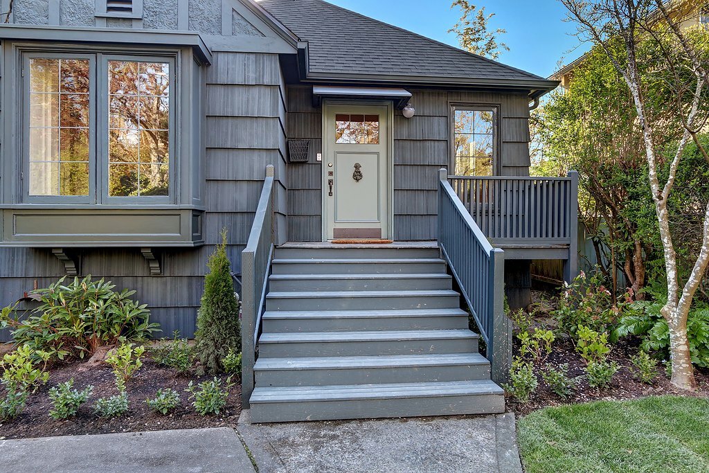 Property Photo: 1511 42nd Ave E WA 98112