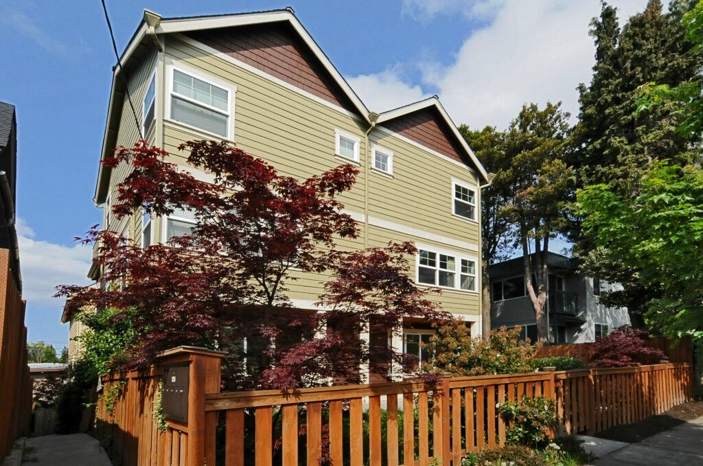 Property Photo: 5035 12th Avenue NE B WA 98105
