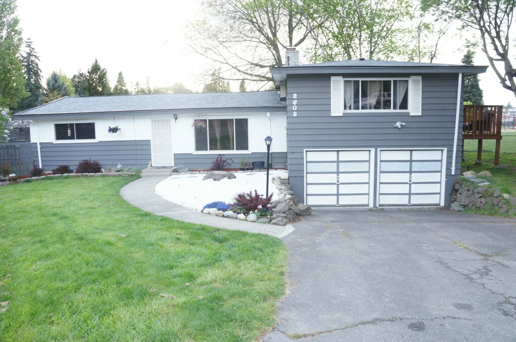 Property Photo:  2608 S 125th St  WA 98168 