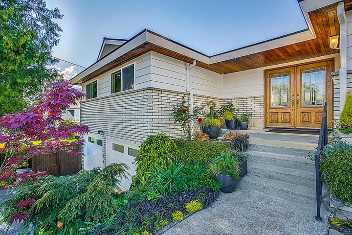 Property Photo: 1724 NW 97th St WA 98117