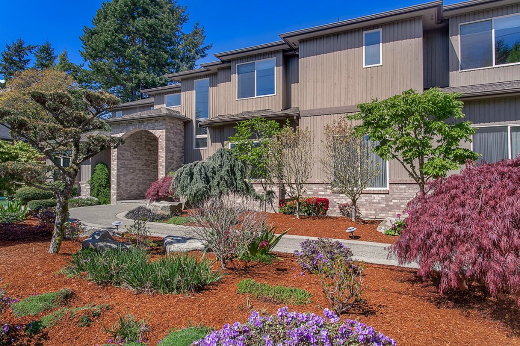 Property Photo: 10238 SE 16th St WA 98004