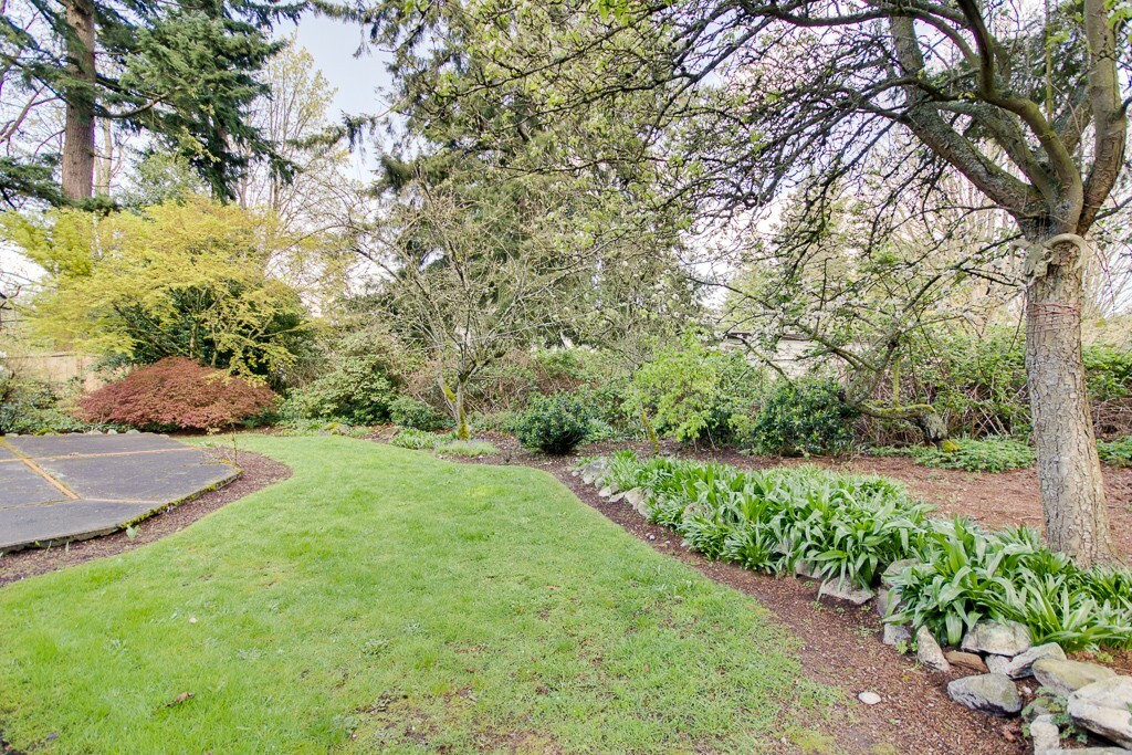 Property Photo: 8629 196th St SW WA 98026