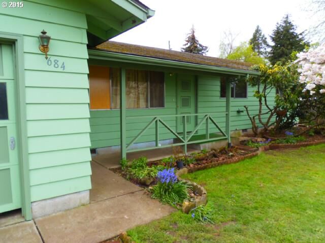 Property Photo: 684 Ruby Ave OR 97404