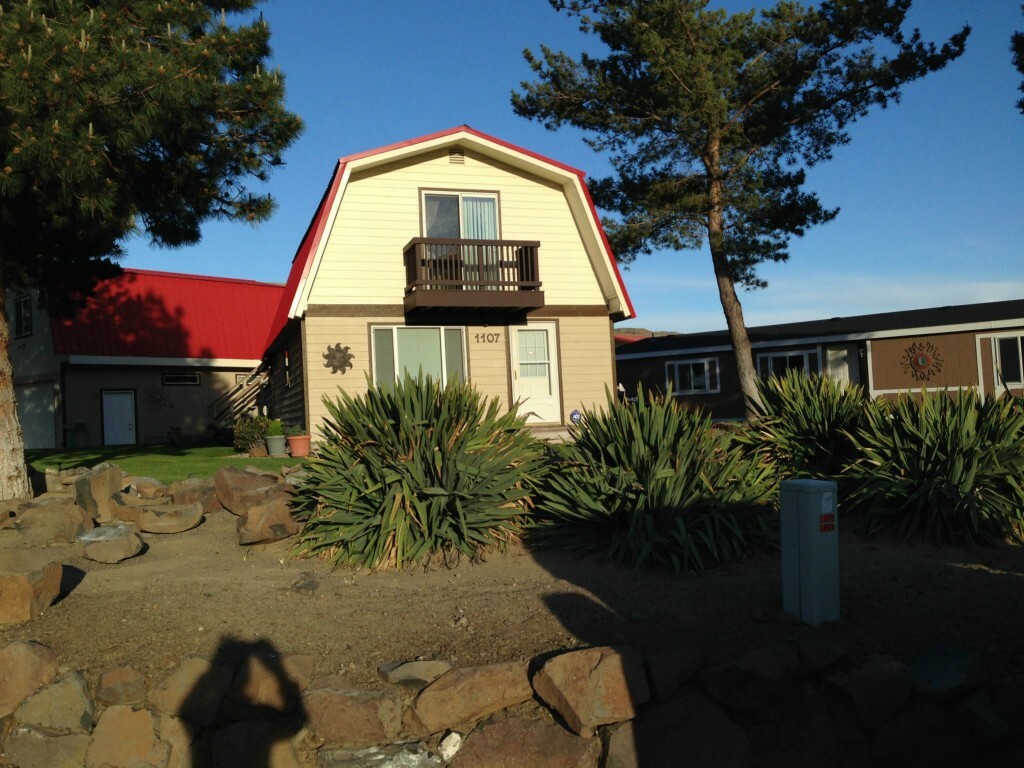 Property Photo: 1107 River Dr SW WA 98848