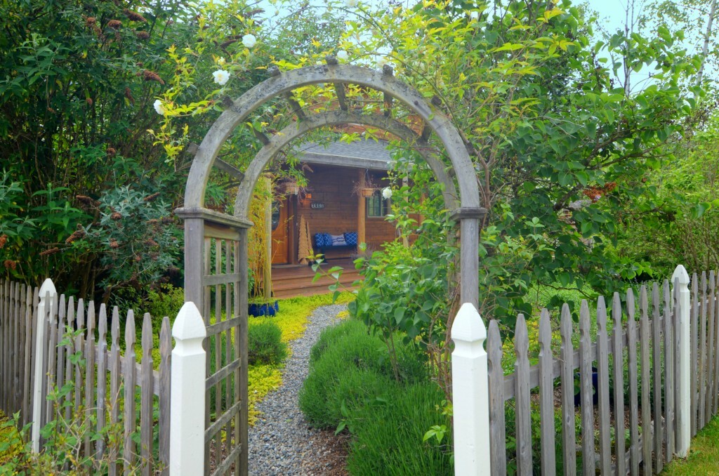 Property Photo:  7501 NE Baker Hill Rd  WA 98110 