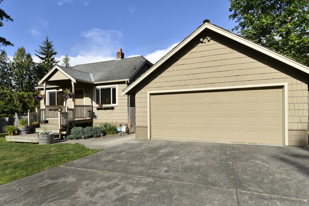 Property Photo: 1250 Lakeview St WA 98229