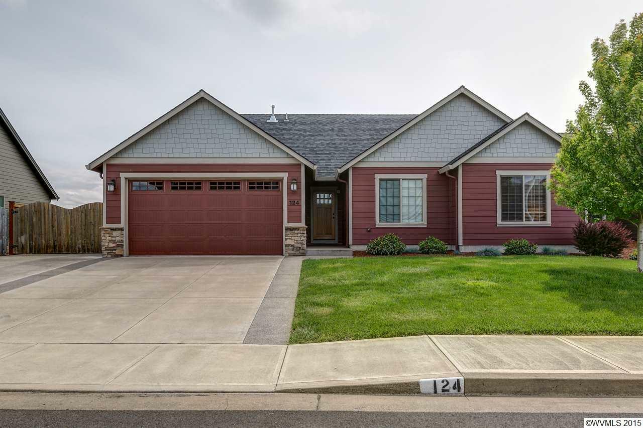 Property Photo: 124 Lynx Av OR 97325