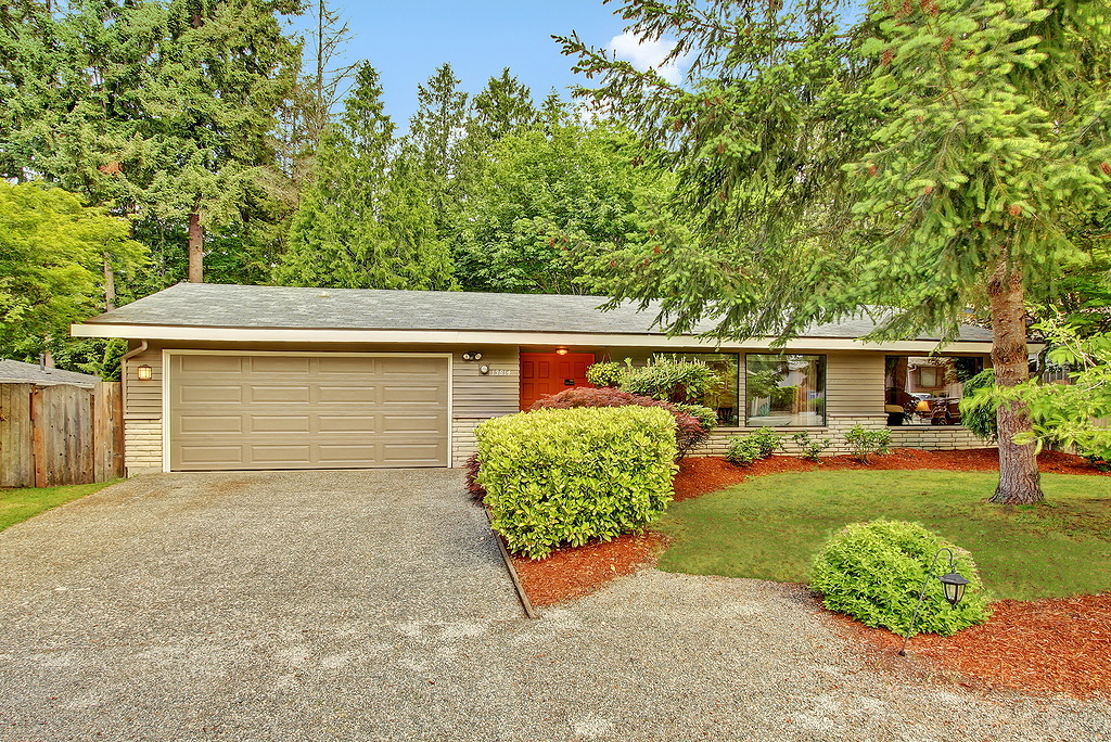 Property Photo: 13814 SE 141st St WA 98059