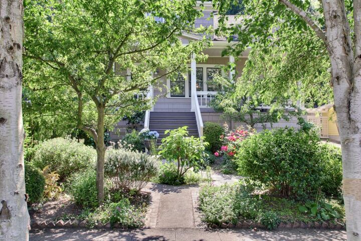 Property Photo:  2127 Boyer Ave E  WA 98112 