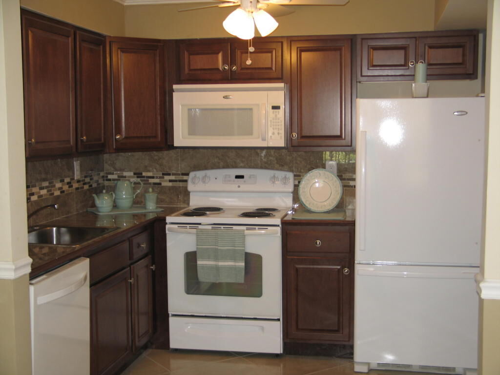 Property Photo:  441 Flanders J 441  FL 33484 