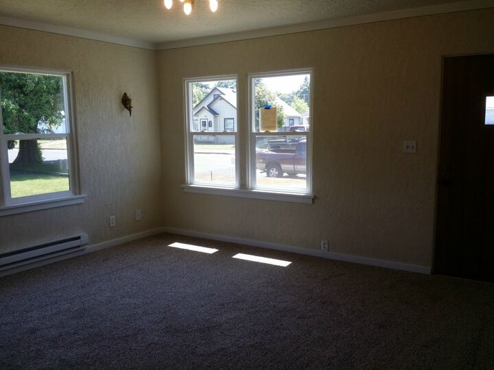 Property Photo: 519 5th St W WA 98362