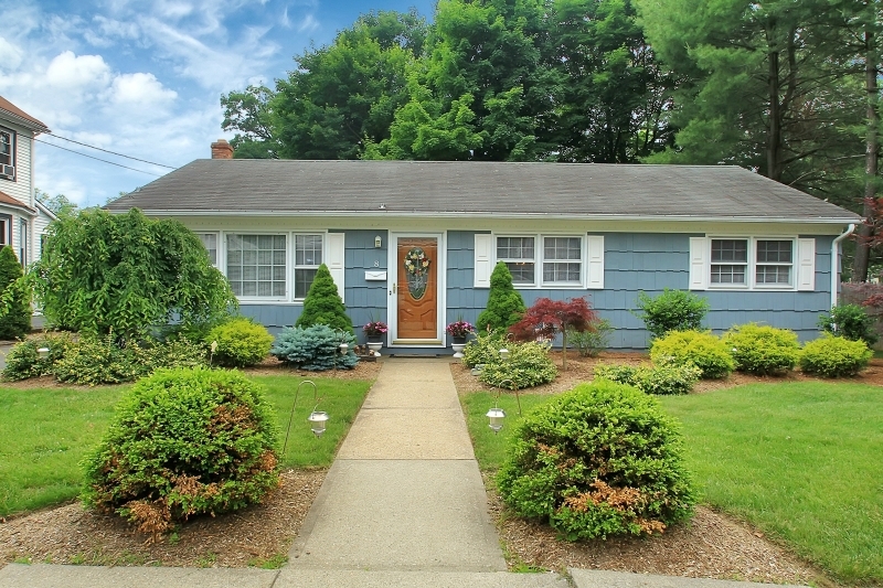 Property Photo:  8 Waldwick Ave  NJ 07463 