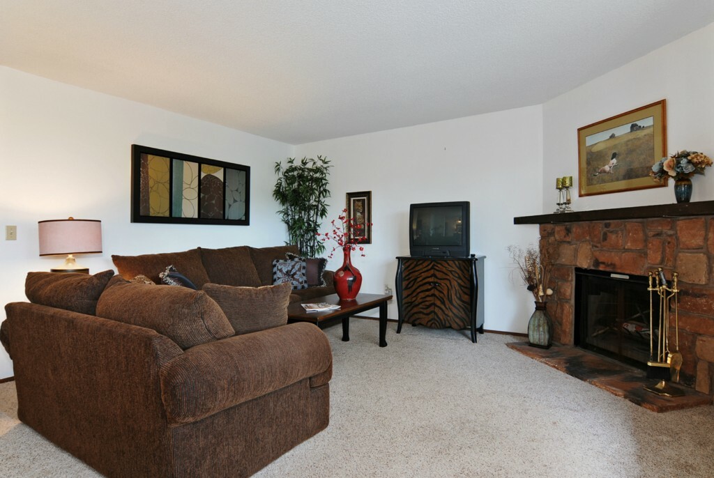 Property Photo:  17430 Ambaum Blvd S 2  WA 98148 