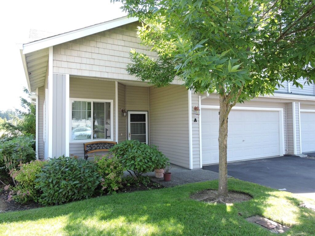 Property Photo:  6210 Lindsay Ave SE A  WA 98092 